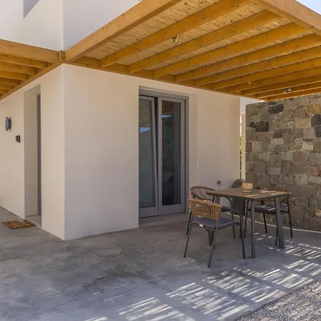 Alia Vourla * Adamantas (Milos)