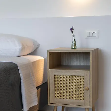 Alia Vourla Apartman *