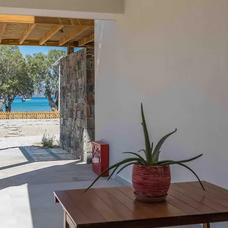 Alia Vourla * Adamantas (Milos)